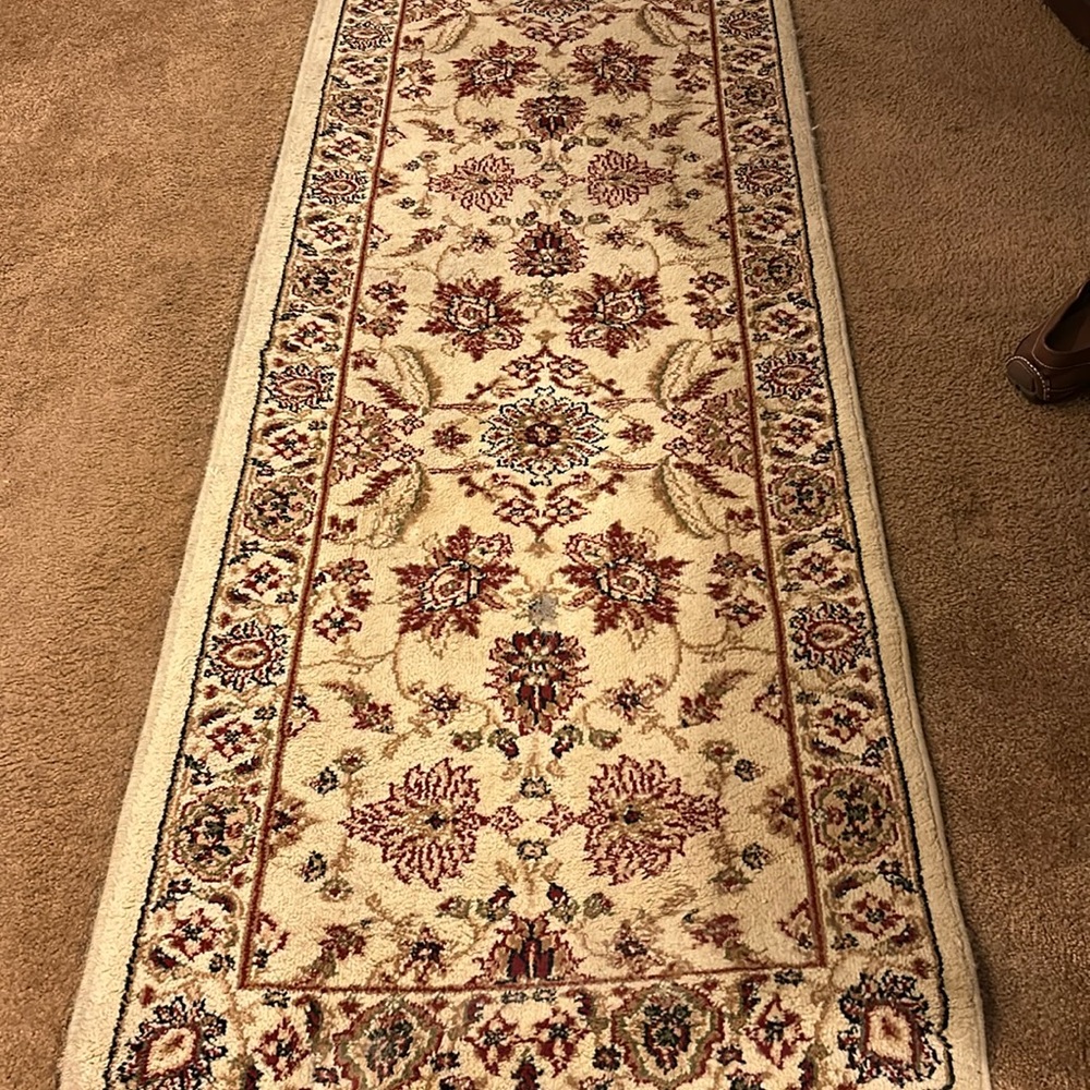 20ft runner. Well taken care of. Nice pattern